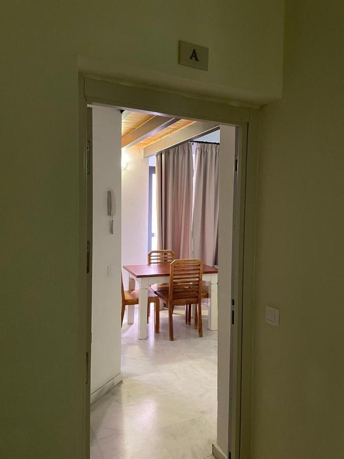 Apartamentos La Casa Del Pozo Santo Sevilla Bagian luar foto