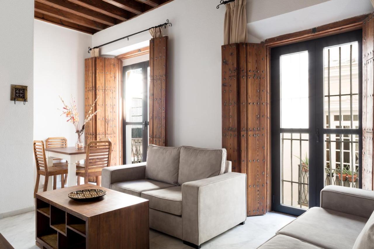 Apartamentos La Casa Del Pozo Santo Sevilla Bagian luar foto