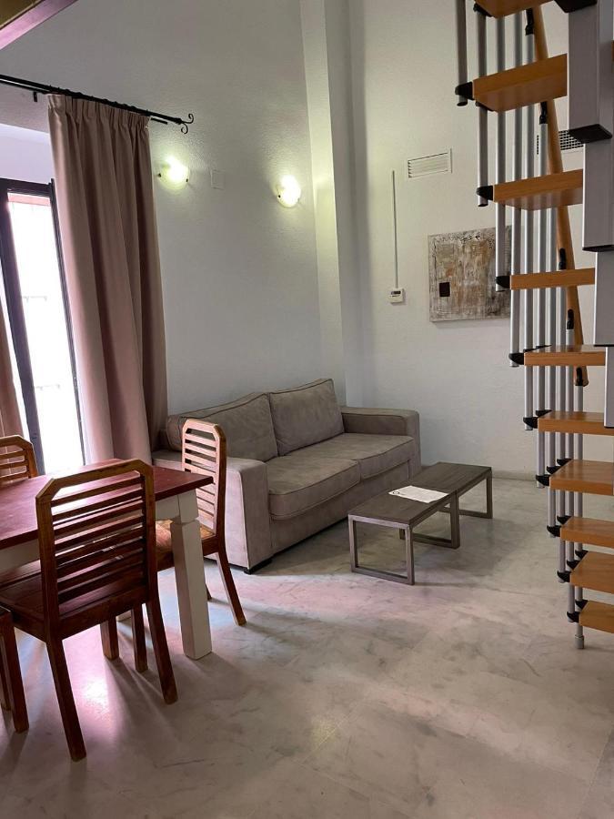 Apartamentos La Casa Del Pozo Santo Sevilla Bagian luar foto