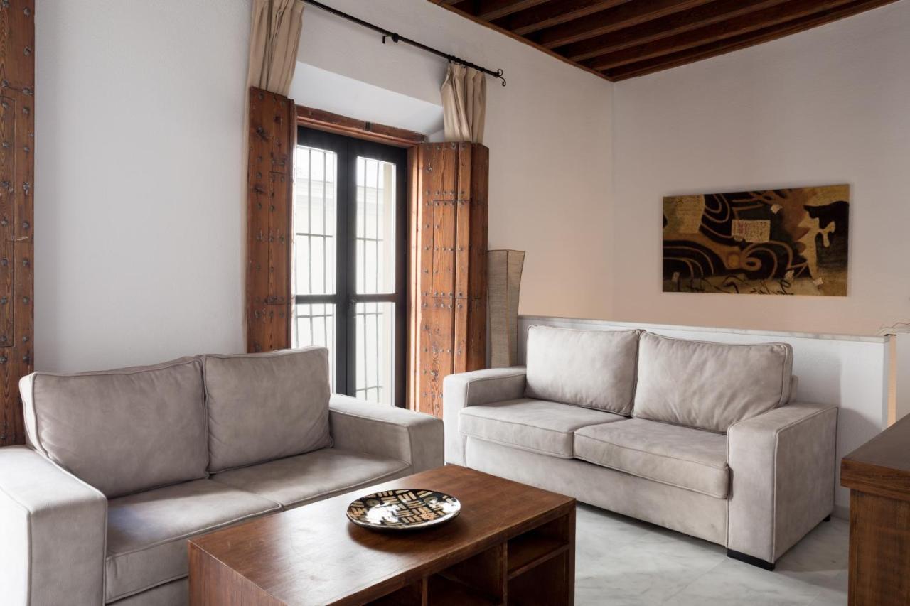 Apartamentos La Casa Del Pozo Santo Sevilla Bagian luar foto