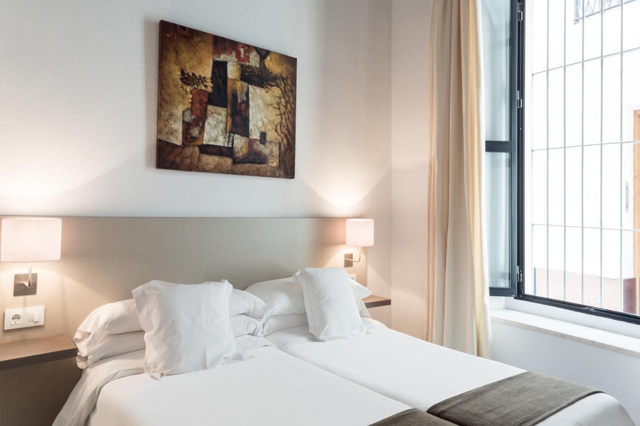 Apartamentos La Casa Del Pozo Santo Sevilla Bagian luar foto