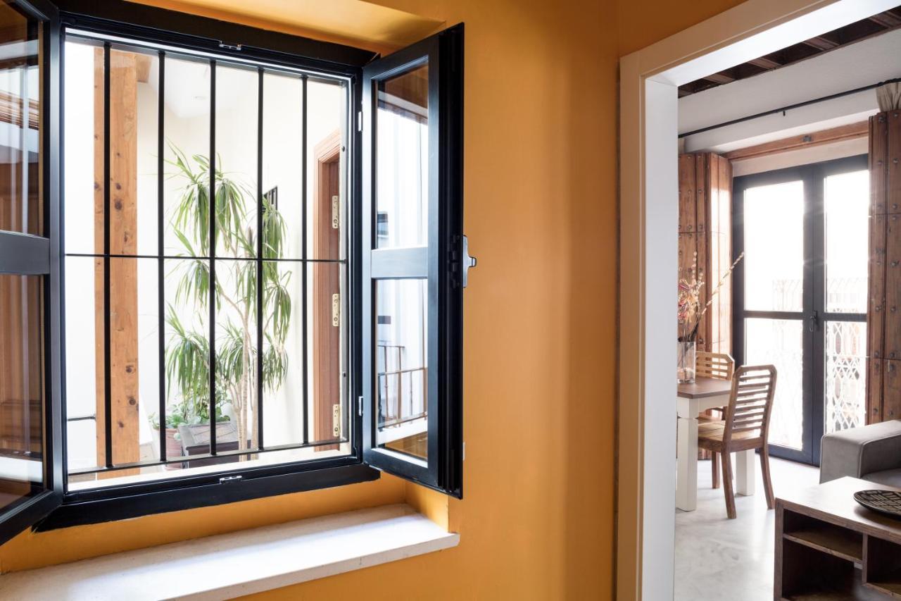Apartamentos La Casa Del Pozo Santo Sevilla Bagian luar foto