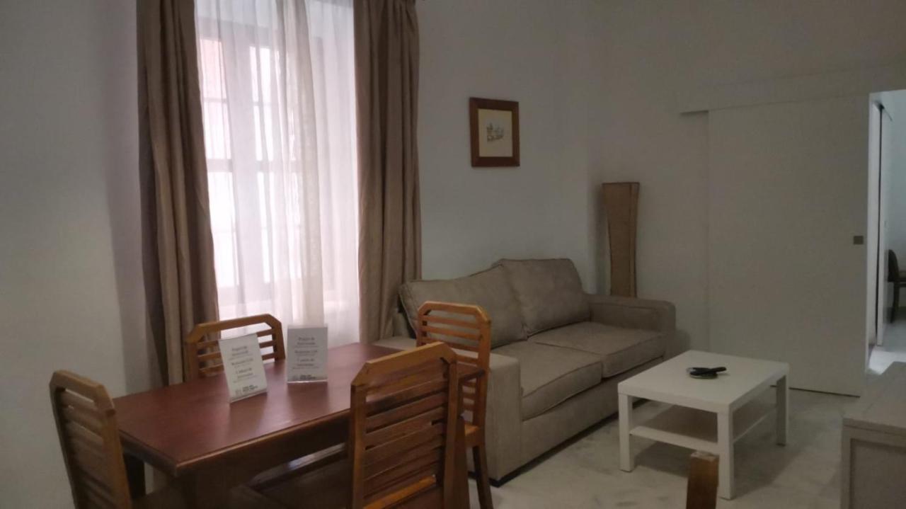 Apartamentos La Casa Del Pozo Santo Sevilla Bagian luar foto