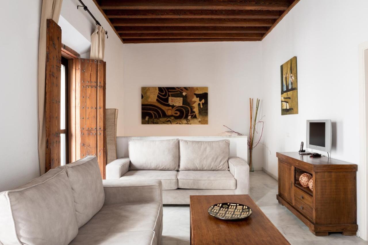 Apartamentos La Casa Del Pozo Santo Sevilla Bagian luar foto
