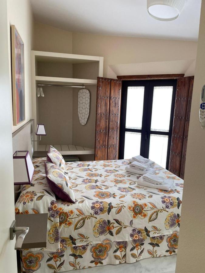 Apartamentos La Casa Del Pozo Santo Sevilla Bagian luar foto