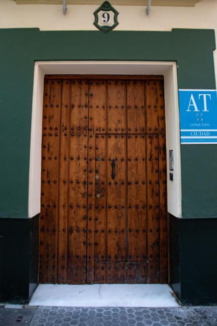 Apartamentos La Casa Del Pozo Santo Sevilla Bagian luar foto